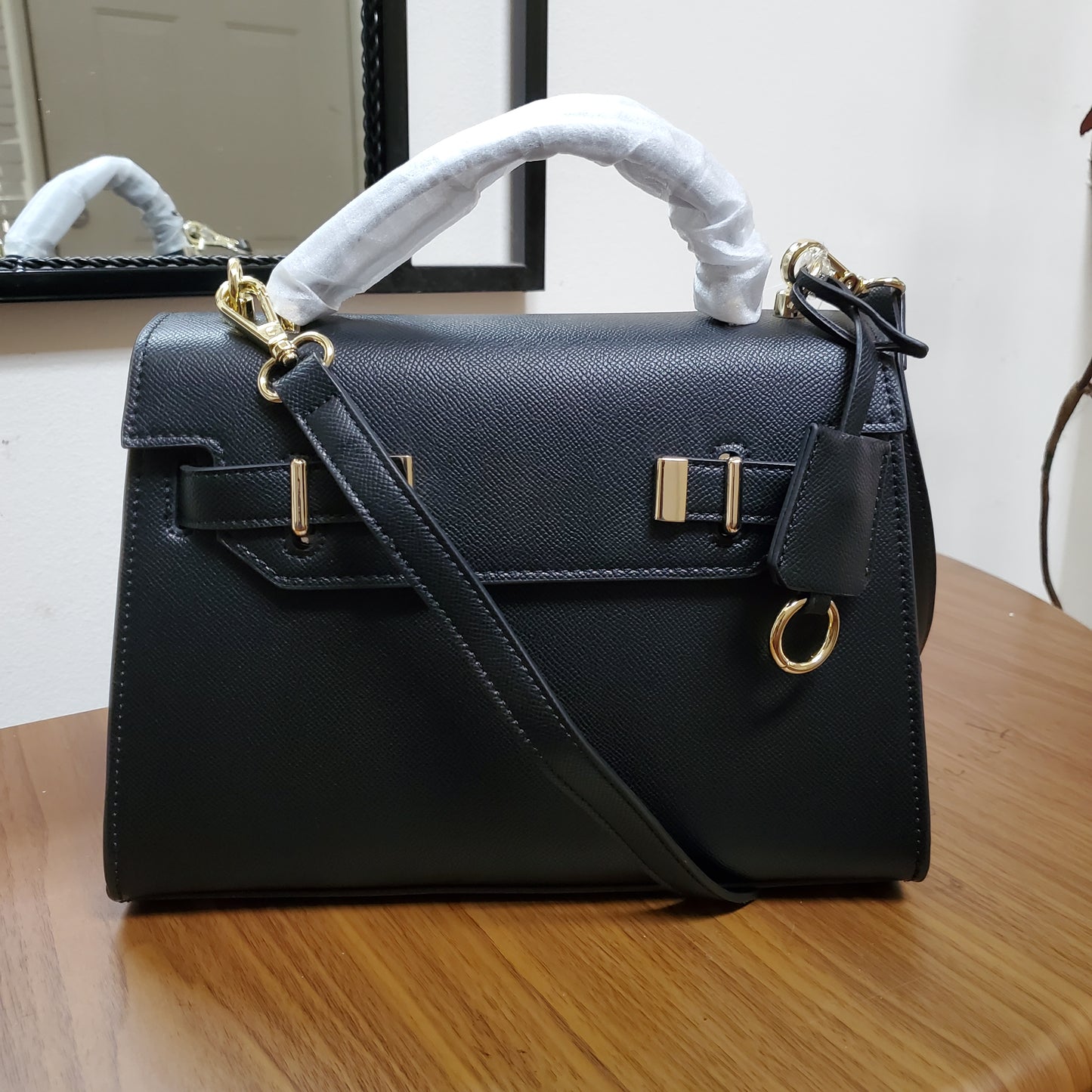 Daisy Classic Suffiano Satchel Handbag - Black