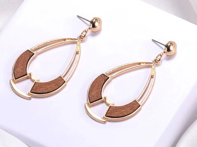 Leafy Gold Earring - Brown